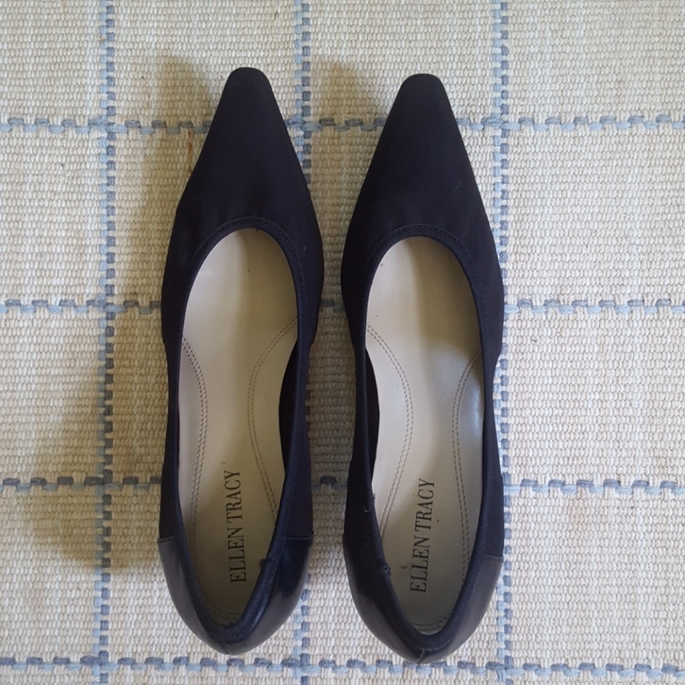 Ellen Tracy Kitten Heels 7.5